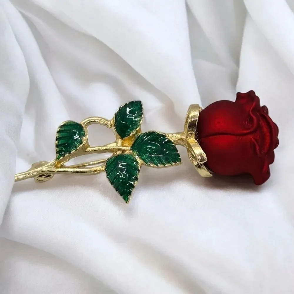 Elegant Red Rose Brooch 3D Gold Pin Romantic Love Girlfriend Wife Gift Timeless